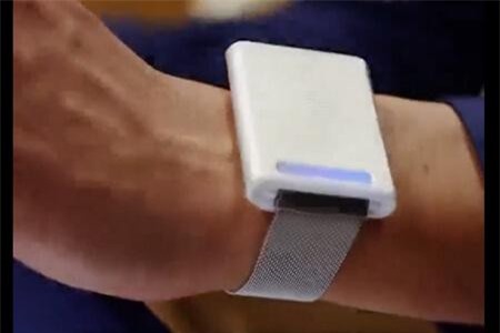 Clip: Điều hòa đeo tay, dạo phố không lo nóng lạnh