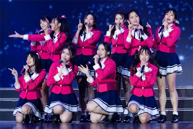 Nhóm "thánh nữ" bản Việt đọ vẻ gợi cảm cùng "hội chị em" ở Thái Lan