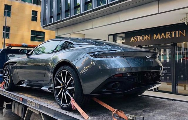 Siêu xe dồn dập về, ngốn 200 tỷ của đại gia Việt