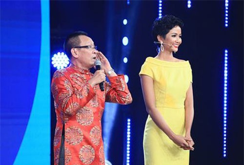 Lại Văn Sâm: “Tôi sởn da gà khi đứng cạnh H’hen Niê”