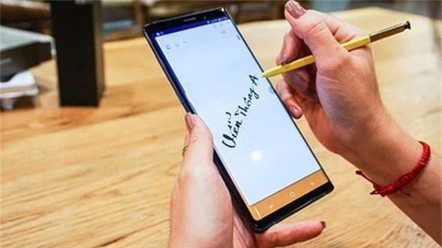 Top 6 smartphone sẽ khuynh đảo thị trường Tết Kỷ Hợi 2019 - 1