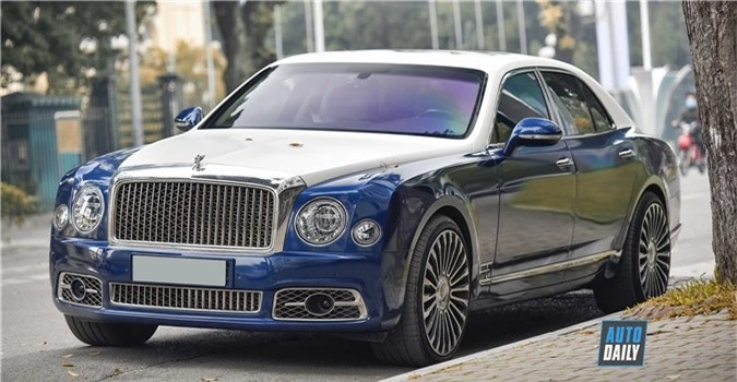 Ngắm Bentley Mulsanne 2018 với ngoại thất 2 màu độc đáo. Chiếc Bentley Mulsanne 2018 này không chỉ sở hữu ngoại thất 2 màu độc đáo mà còn được chủ nhân thay thế bộ mâm nguyên bản bằng loại của thương hiệu Mansory. (CHI TIẾT)