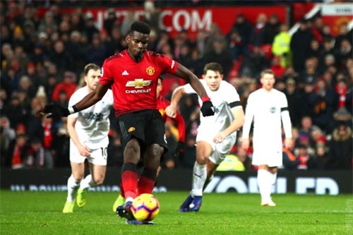 Pogba lập công, M.U may mắn thoát thua ngoạn mục