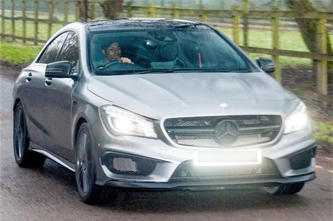 Không lâu sau đó, Rashford tậu một chiếc Mercedes khác là S Class Coupe có giá 103.000 bảng. Tiền đạo người Anh còn độ từ màu trắng sang màu bạc.