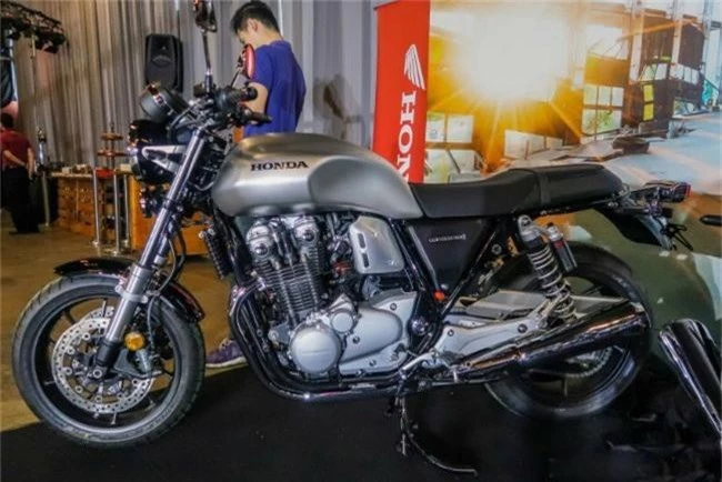 can-canh-2019-honda-cb1100rs-gia-suyt-nua-ty-hut-phai-manh