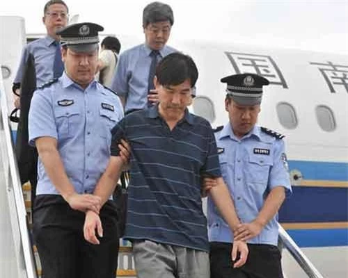 Một quan chức tham nhũng bị dẫn độ từ nước ngoài về Trung Quốc. (Nguồn: china.org.cn)
