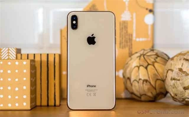 Ở phân khúc siêu cao cấp hơn với các mẫu smartphone có giá trên 800 USD, Apple chiếm tới 80% thị phần