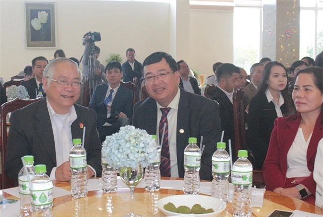 Ông Đinh Minh Quý (bên trái), Chủ tịch Hiệp hội Doanh nghiệp tỉnh Lâm Đồng dự Hội nghị kết nối giao thương doanh nghiệp Lâm Đồng - Thái Lan (Ảnh: VH) 