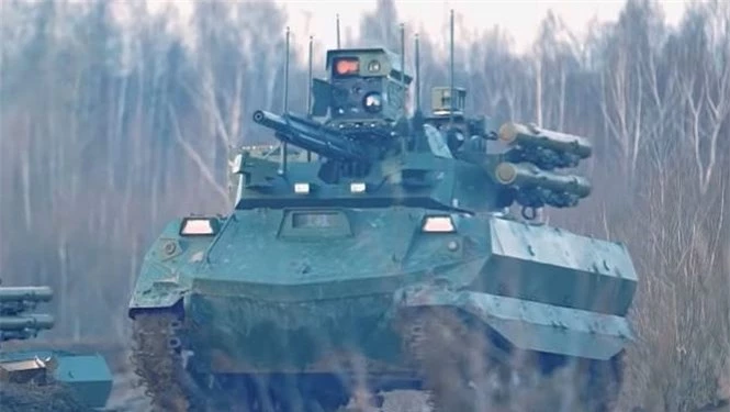 Mặc dù còn nhiều thiếu sót kỹ thuật, xe thiết giáp Uran-9 vẫn được chấp nhận biên chế cho Quân đội Nga