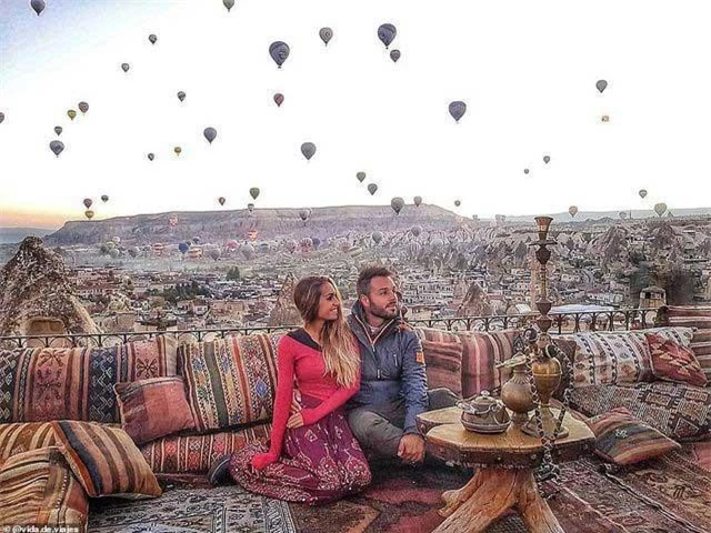 Ấn tượng nhất trong chuyến đi với cặp đôi là khoảnh khắc ngắm mặt trời mọc ở thung lũng Cappadocia, Thổ Nhĩ Kỳ, khi khinh khí cầu đưa du khách bay lên cao.