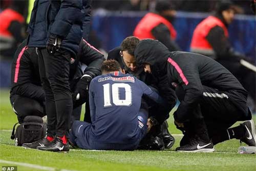 PSG xác nhận Neymar chấn thương nặng, lỡ cả 2 trận với M.U