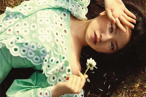 Ái nữ 15 tuổi của Chân Tử Đan lần đầu làm mẫu thời trang