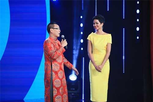 H'Hen Niê tiết lộ chuyện khó khăn khi giao tiếp tiếng Anh tại Hoa hậu Hoàn Vũ Thế Giới