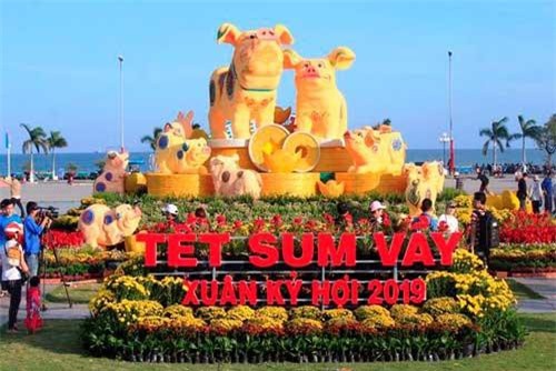 Ngộ nghĩnh gia đình heo vàng đón Tết Kỷ Hợi