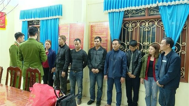 Bắt 7 đối tượng đánh bạc, thu giữ súng cùng nhiều kg pháo nổ