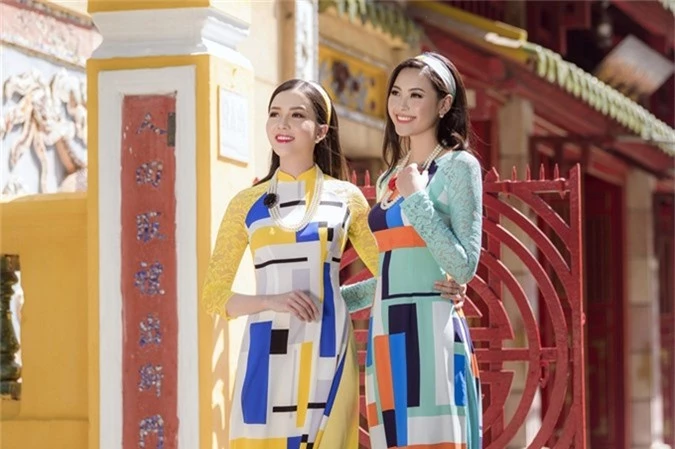 Áo dài theo phong cách Cô ba Sài Gòn với họa tiết gạch bông tiếp tục là hot trend của mùa Tết năm nay.