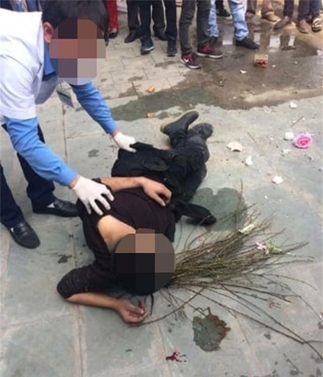 Nghi án trộm cành đào Tết, nam thanh niên bị đánh tử vong - 1