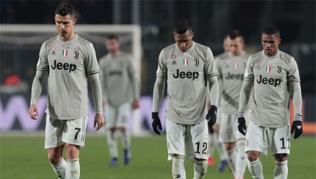 C.Ronaldo mờ nhạt, Juventus thảm bại ở Coppa Italia