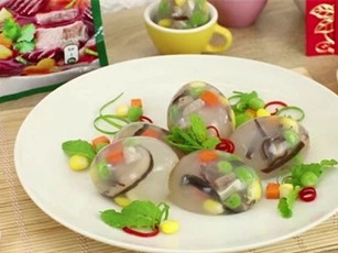 Clip: Thịt đông tam sắc với biến tấu nhỏ xinh như quả trứng