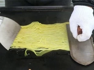Clip: Khám phá món mì lạnh... nướng độc đáo của Hàn Quốc