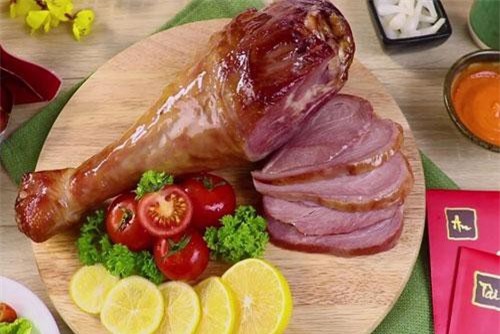 Clip: Cuối tuần đổi khẩu vị cho cả nhà với món đùi gà tây xông khói áp chảo