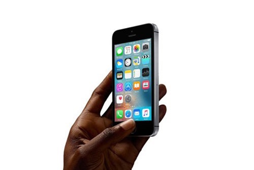 Bán chạy như "tôm tươi", Apple lần thứ 3 đưa iPhone SE lên kệ