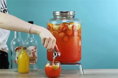 Bình cocktail hấp dẫn thế này ai mà nỡ từ chối.