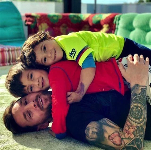 Messi hài hước kể chuyện bị con trai lên mặt “dạy dỗ” khi thua trận - 1