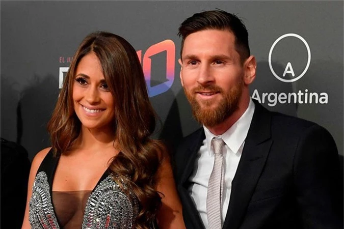 Messi bảnh bao cùng bà xã Antonella tới buổi công chiếu show diễn của đoàn xiếc nổi tiếng Circle du Solei