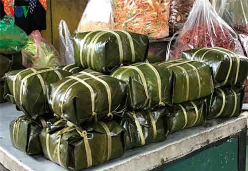 Thị trường bánh chưng bắt đầu sôi động, giá tới 65.000 đồng/chiếc