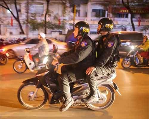 Cảnh sát cơ động Hà Nội tuần tra xuyên đêm trấn áp tội phạm dịp Tết