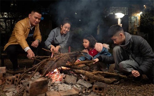 Vợ chồng Jennifer Phạm cho hai con du xuân ở Mộc Châu