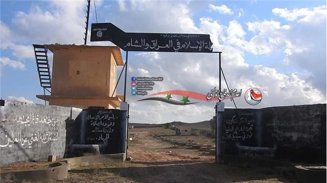 Lối vào đường hầm của phiến quân IS được quân đội Syria và NDF phát hiện trong tuần này tại phía Tây tỉnh Deir Ezzor. 