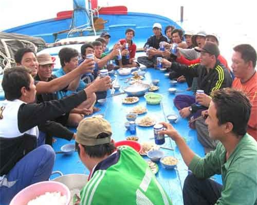 Tươi rói nụ cười sau chuyến biển cuối năm