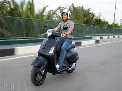 Đánh giá Vespa GTS Notte 150: Cá tính thời trang, vận hành êm ái