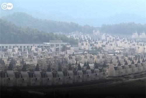 Clip: Chi 100 triệu USD xây khu biệt thự nhưng không ai vào ở