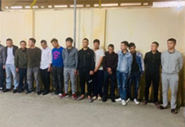 Thanh Hóa: Bắt 21 đối tượng đánh bạc, thu giữ gần 100 triệu đồng