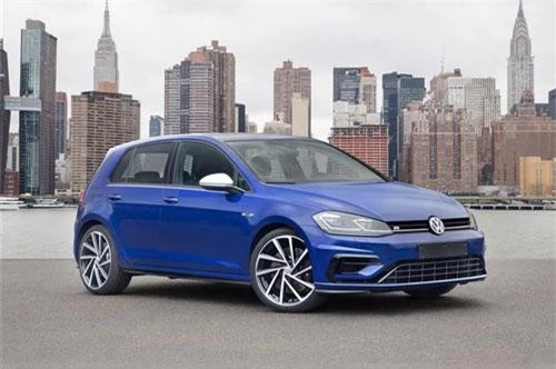 6. Volkswagen Golf R 2019 (giá khởi điểm: 40.395 USD).