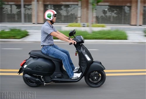 Đánh giá Vespa GTS Notte 150: Cá tính thời trang, vận hành êm ái - ảnh 6