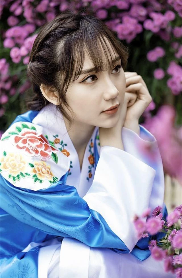 Hot girl quân nhân xinh đẹp, hát hay chỉ đặt tiêu chuẩn bạn trai... cao là được - 2 Hot girl quân nhân xinh đẹp, hát hay chỉ đặt tiêu chuẩn bạn trai... cao là được - 2
