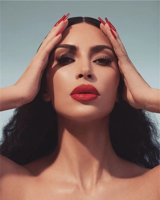 Kim Kardashian gợi cảm với son đỏ - 2 Kim Kardashian gợi cảm với son đỏ - 2