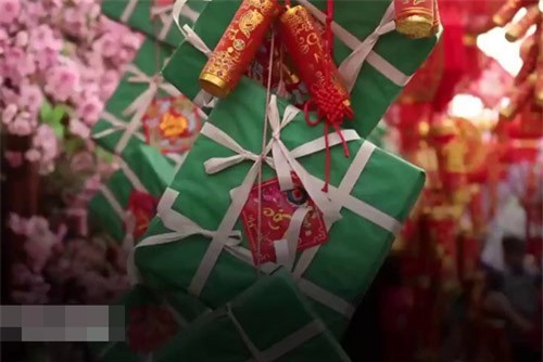 Clip: Sẵn sàng chi hàng triệu đồng để 'check-in' tại vườn hoa bãi đá sông Hồng