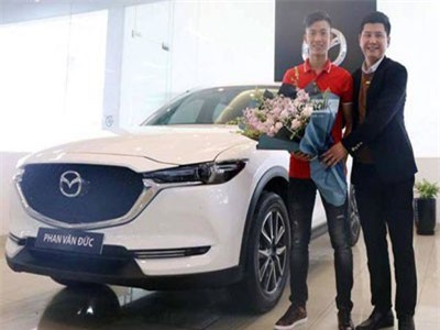 Sao Việt lên đời ôtô đón Tết: Giản dị hay nổi trội?