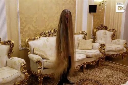  Clip: 'Công chúa tóc mây' 28 năm không cắt tóc