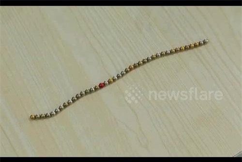 Clip: Nghịch dại, cậu bé phải nhập viện vì nhét 39 quả bóng nam châm vào niệu đạo