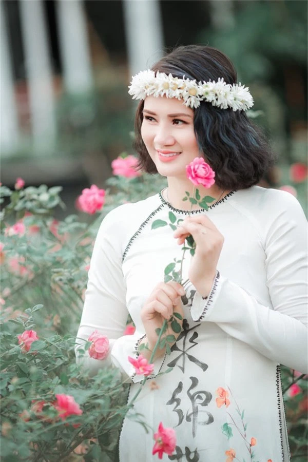 Người đẹp không tuổi Kim Huệ bên hoa xuân - 1