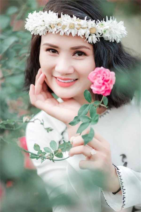Người đẹp không tuổi Kim Huệ bên hoa xuân - 3