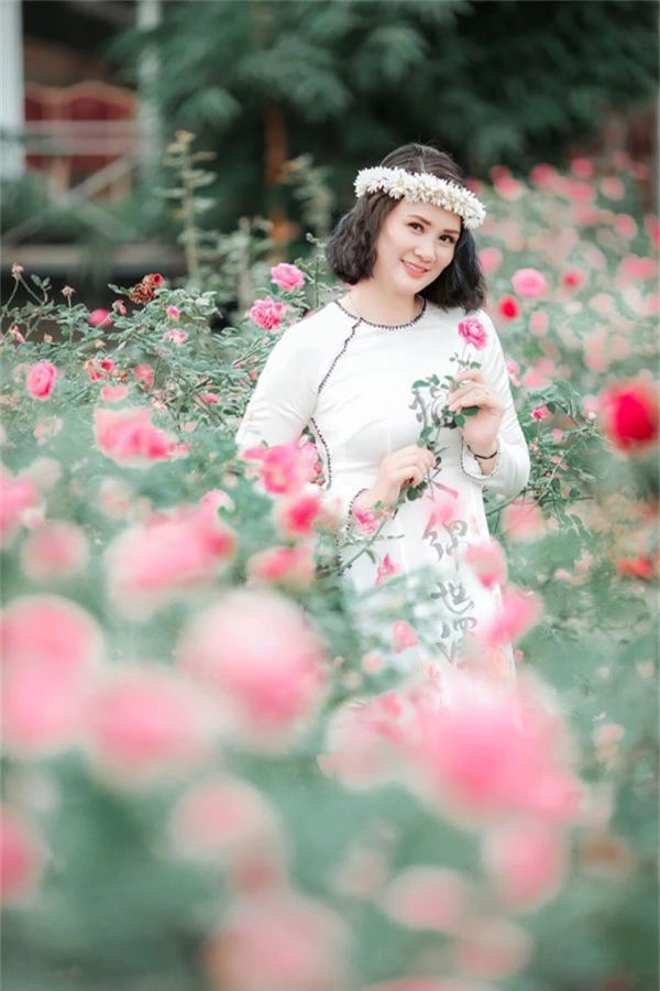 Người đẹp không tuổi Kim Huệ bên hoa xuân - 6