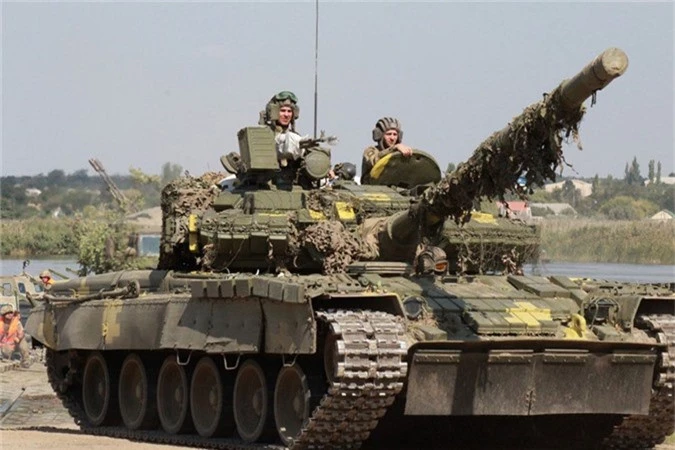 So hai T-72, T-90 Nga, Ukraine rao riet hoi sinh “tang bay” T-80