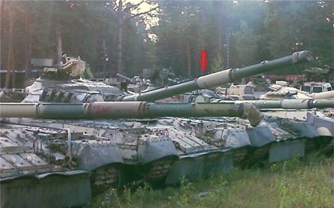 So hai T-72, T-90 Nga, Ukraine rao riet hoi sinh “tang bay” T-80-Hinh-2